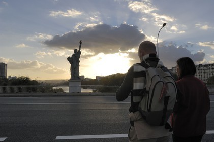 France, Paris (75), la statue de la Liberté de Bartholdi à la pointe de l'Allée des Cygnes