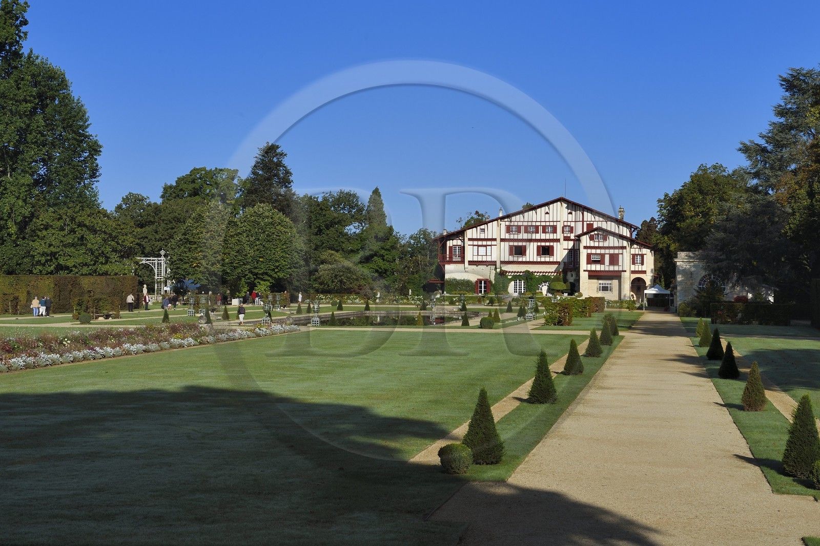 France, Pyrénées-Atlantiques (64), Pays-Basque, Cambo-les-Bains, la Villa Arnaga et  son jardin à la française, musée et maison d'Edmond Rostand de style néo-basque