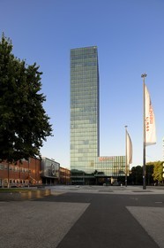 Suisse, Bâle, la tour de la foire Messerturm sur le Messerplatz, tour la plus haute de Suisse