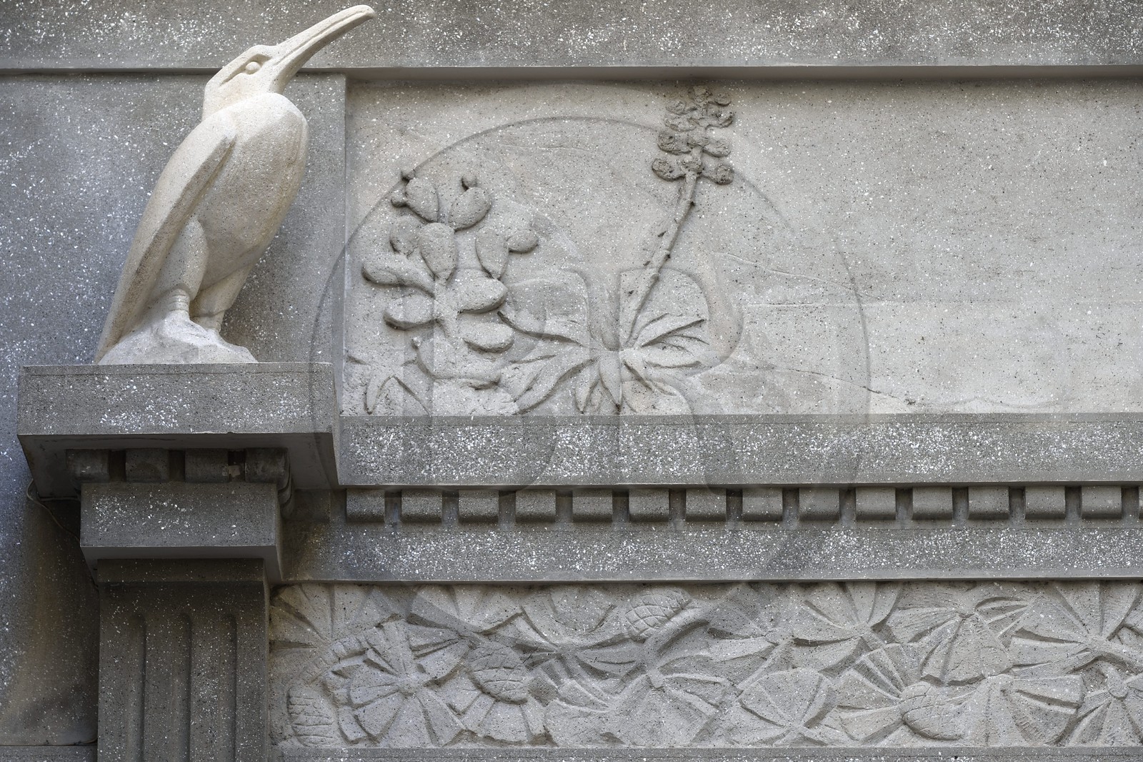 France, Alpes-Maritimes (06), Nice, quartier des Baumettes, l'immeuble Art déco Le Gloria Mansions, décor du portail dans la cour intérieure