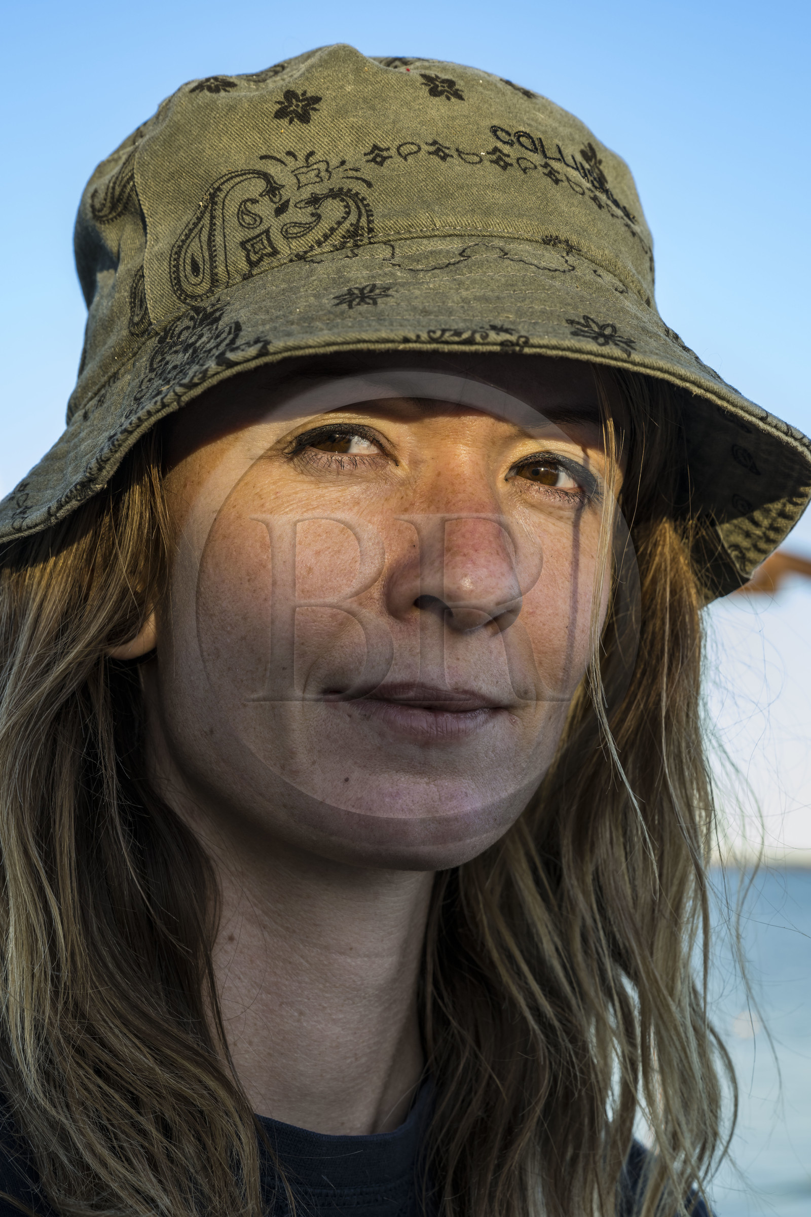 France, Hérault (34), Etang de Thau, Mèze, les producteurs de coquillages Quentin et Emmeline, Emmeline