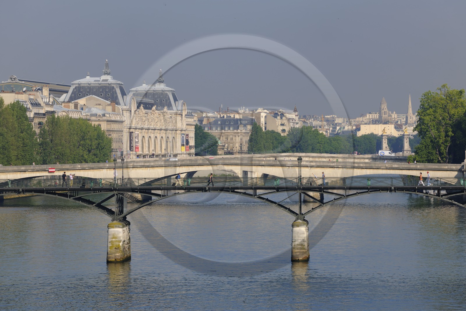France, Paris (75), les rives de la Seine classées Patrimoine Mondiale de l'UNESCO, la passerelle des Arts et le musée d'Orsay