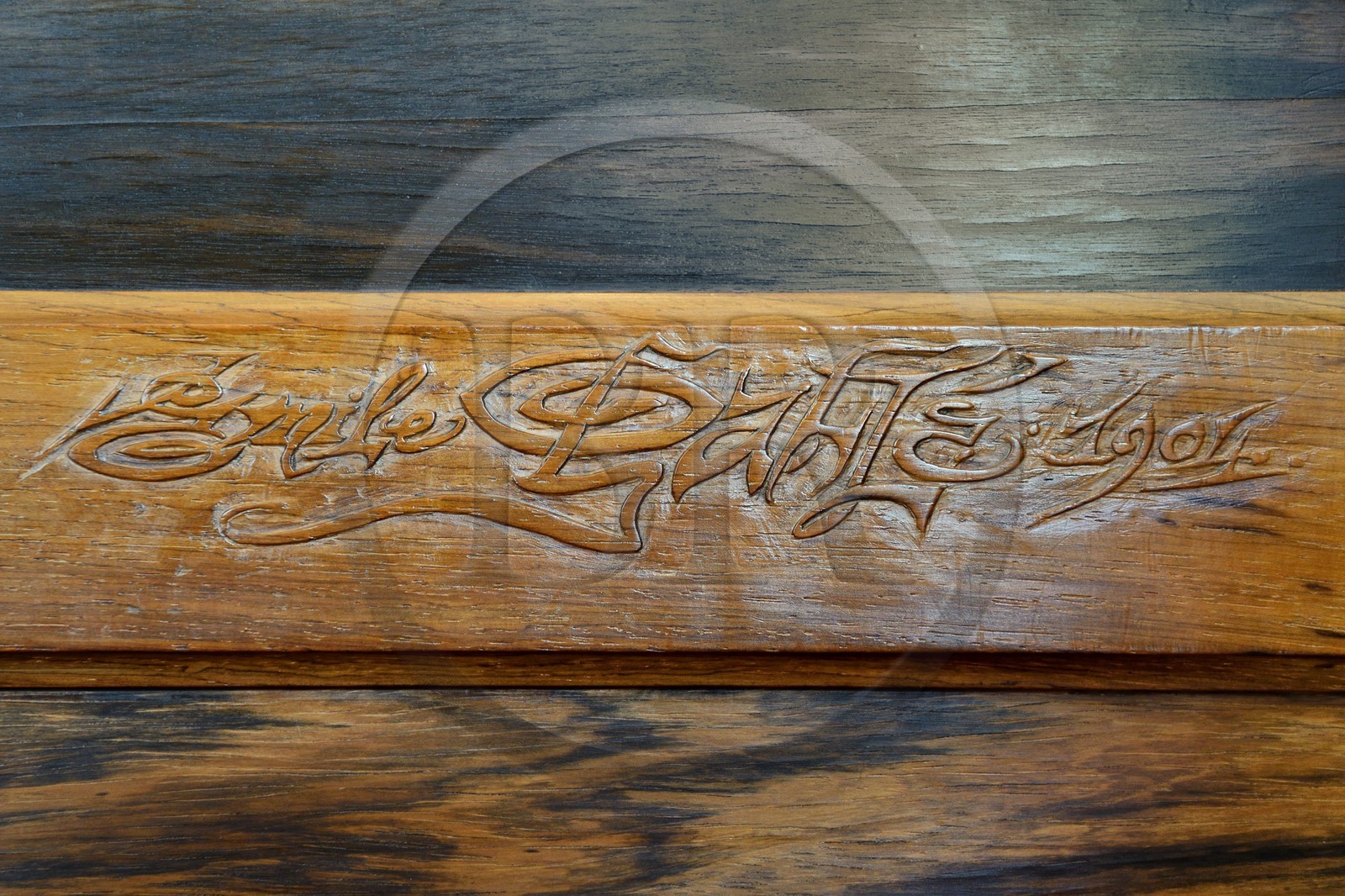 France, Meurthe-et-Moselle (54), Nancy, musée de l'Ecole de Nancy, lit Aube et Crépuscule (1904) de Emile Gallé, sa signature