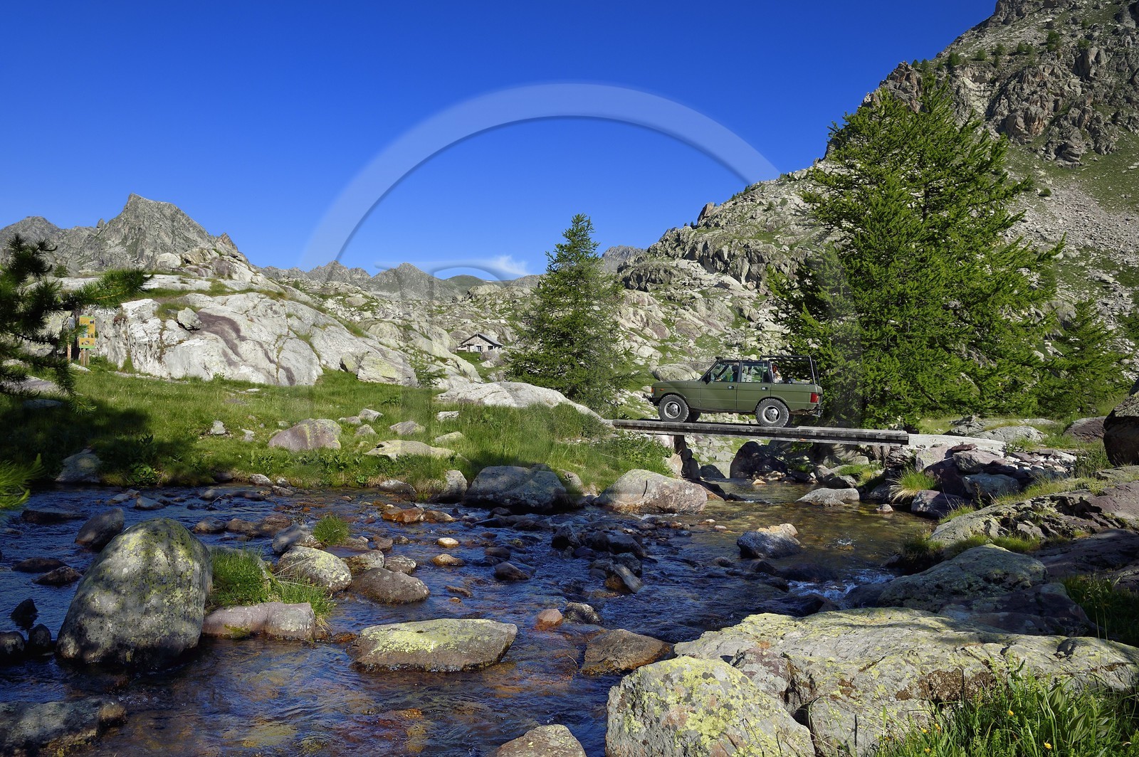 France, Alpes-Maritimes (06), parc national du Mercantour, vallon de la Minière en contrebas de la Vallée des Merveilles, la seule piste d'accés pour les 4x4 autorisés de Pierre Berlière de Mercantour Randonnée