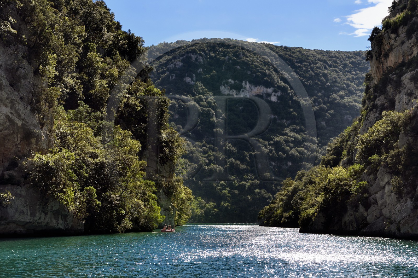 France, Alpes-de-Haute-Provence (04), Parc Naturel Régional du Verdon, kayak dans les Basses Gorges du Verdon en aval du lac de Sainte Croix