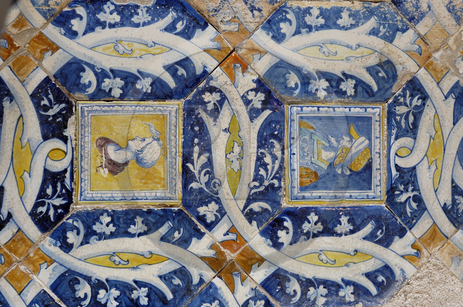 France, Indre-et-Loire (37), château de Chenonceau édifié de 1513 à 1521 de style Renaissance, carrelage de la salle des Gardes