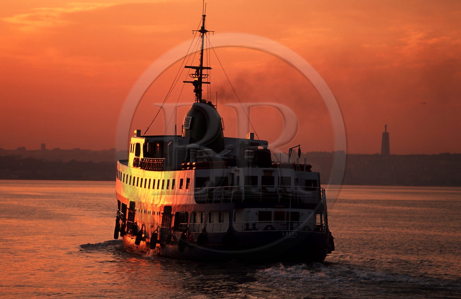 Portugal, Lisbonne, ferry effectuant la traversée du Tage