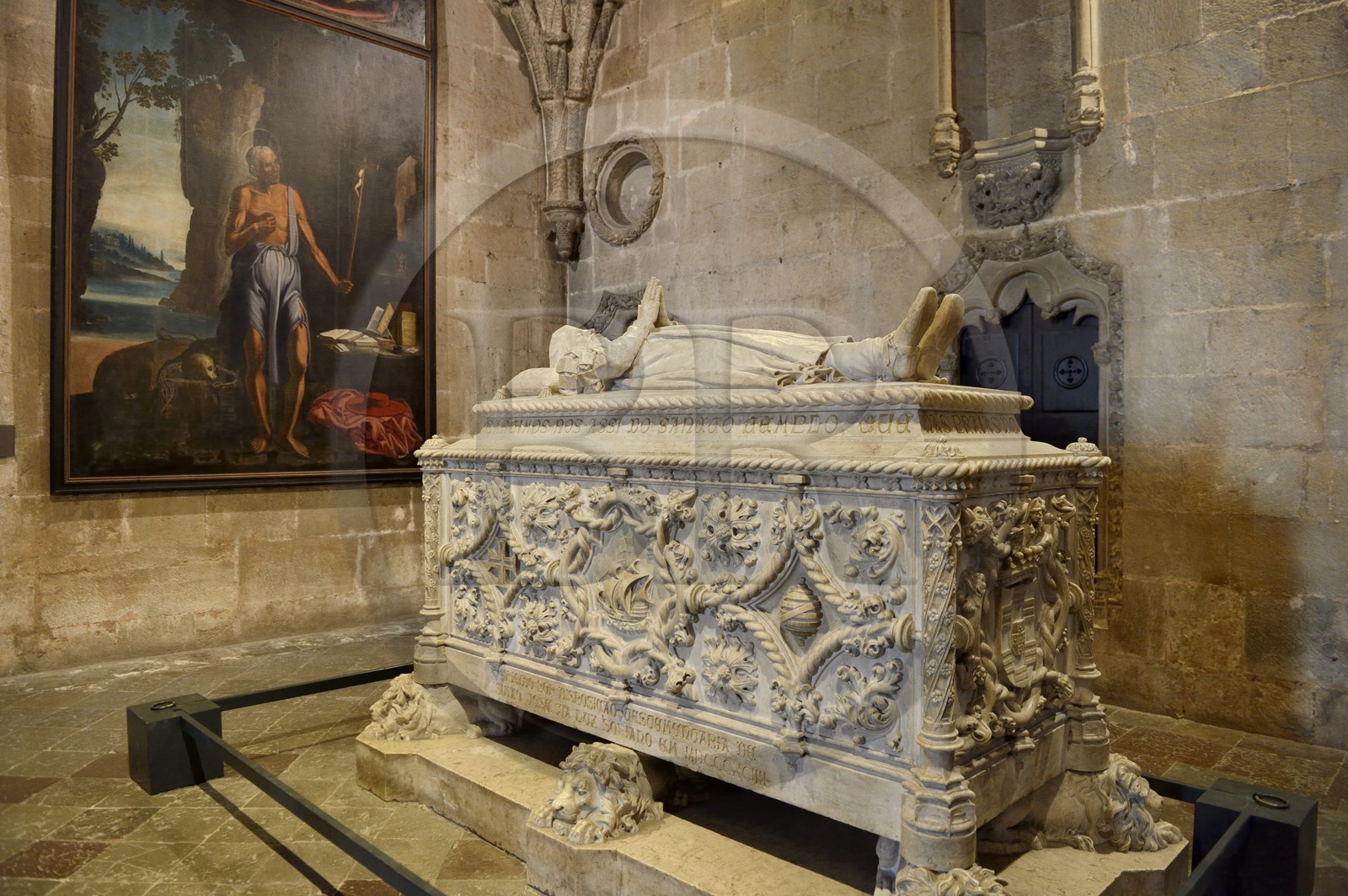 Portugal, Lisbonne, Bélem, Monastere des Hiéronymites (Mosteiro dos Jerónimos), classé Patrimoine Mondial de l'UNESCO, église Santa Maria, tombeau de Vasco de Gama sculpté de cordages, de sphères armillaires et autres emblèmes marins, il est de style manuélin