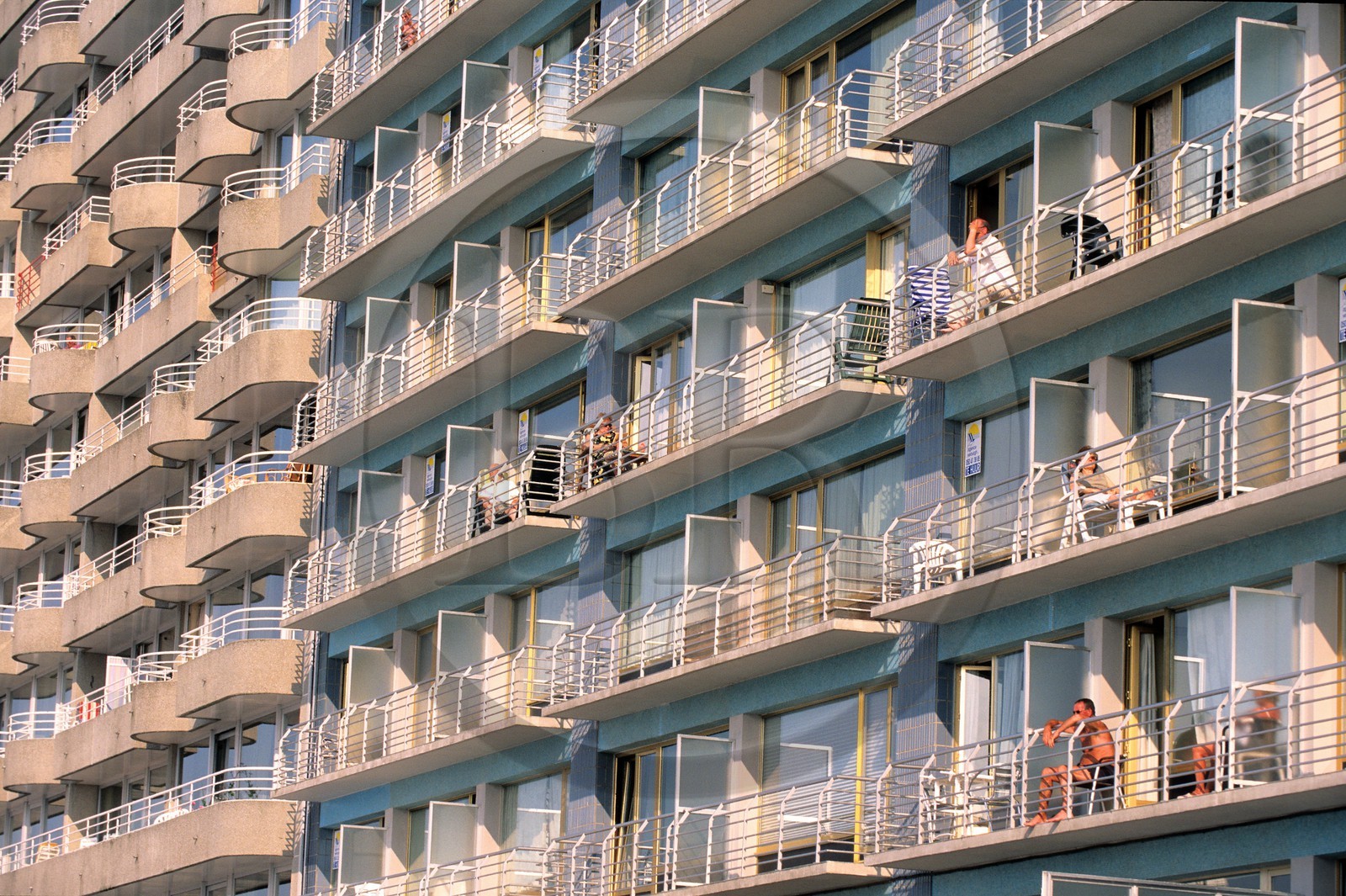 Belgique, Flandre-Occidentale, Blankenberge, un des innombrables immeubles qui bordent tout le front de mer
