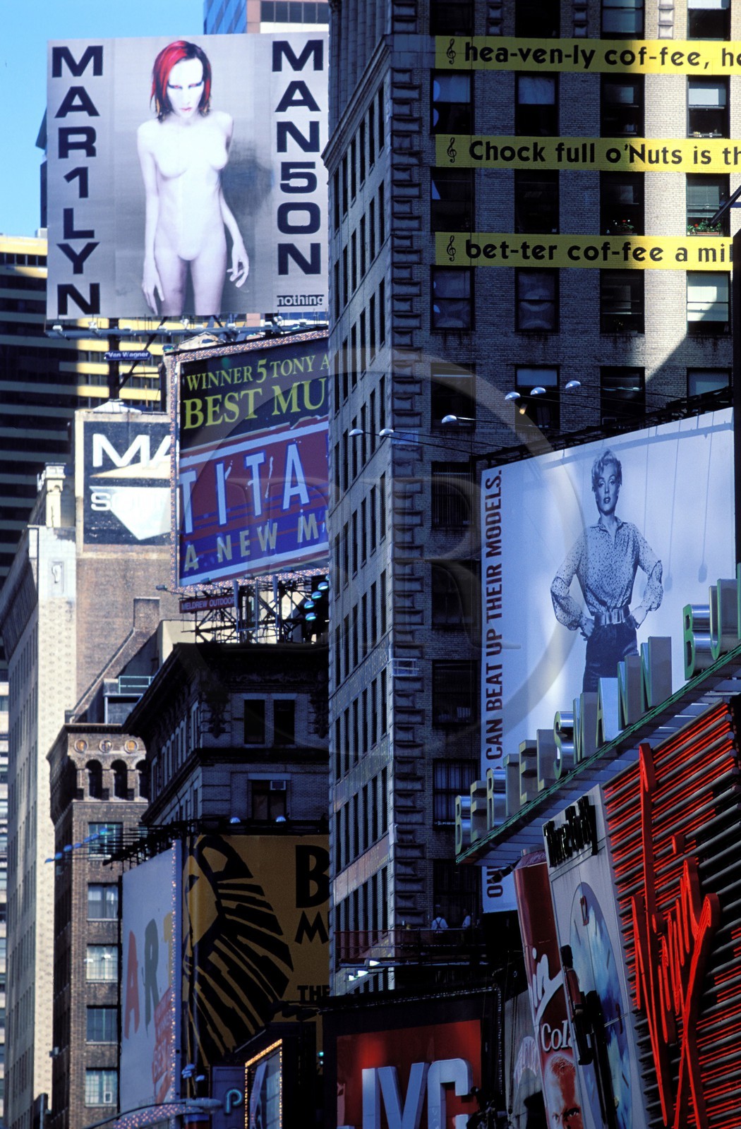 Etats-Unis, New York, Manhattan, panneaux publicitaires sur Times Square