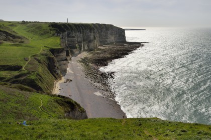 France, Seine-Maritime (76), Pays de Caux, Côte d'Albâtre, Etretat, plage d'Antifer que longe le GR21