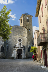 France, Aveyron (12), Causses et les Cévennes, paysage culturel de l'agro-pastoralisme méditerranéen, classés Patrimoine Mondial de l'UNESCO, Sainte-Eulalie-de-Cernon sur la route de Saint-Jacques-de-Compostelle, église Sainte-Eulalie