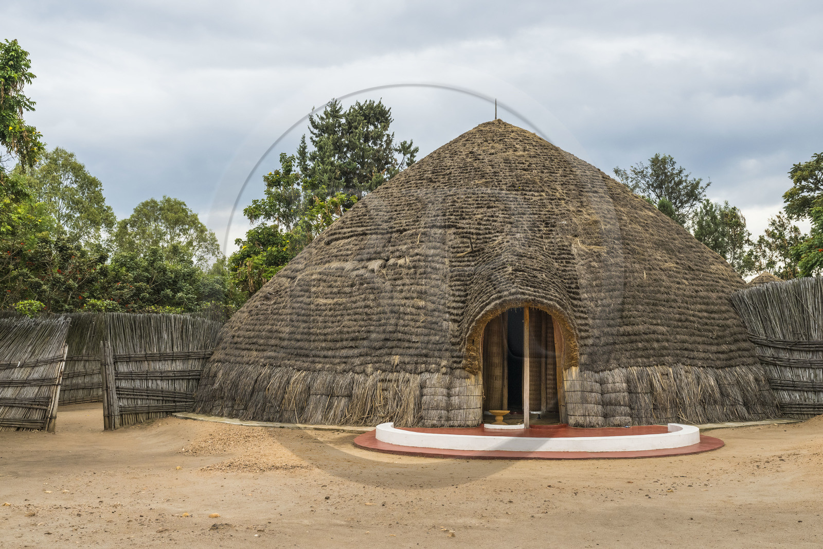 Rwanda, Province du Sud, Nyanza, musée du Palais royal Rukari, palais traditionnel du roi Mutara III Rudahigwa dans une hutte traditionnelle appellée Rugo, la maison principale Kambere