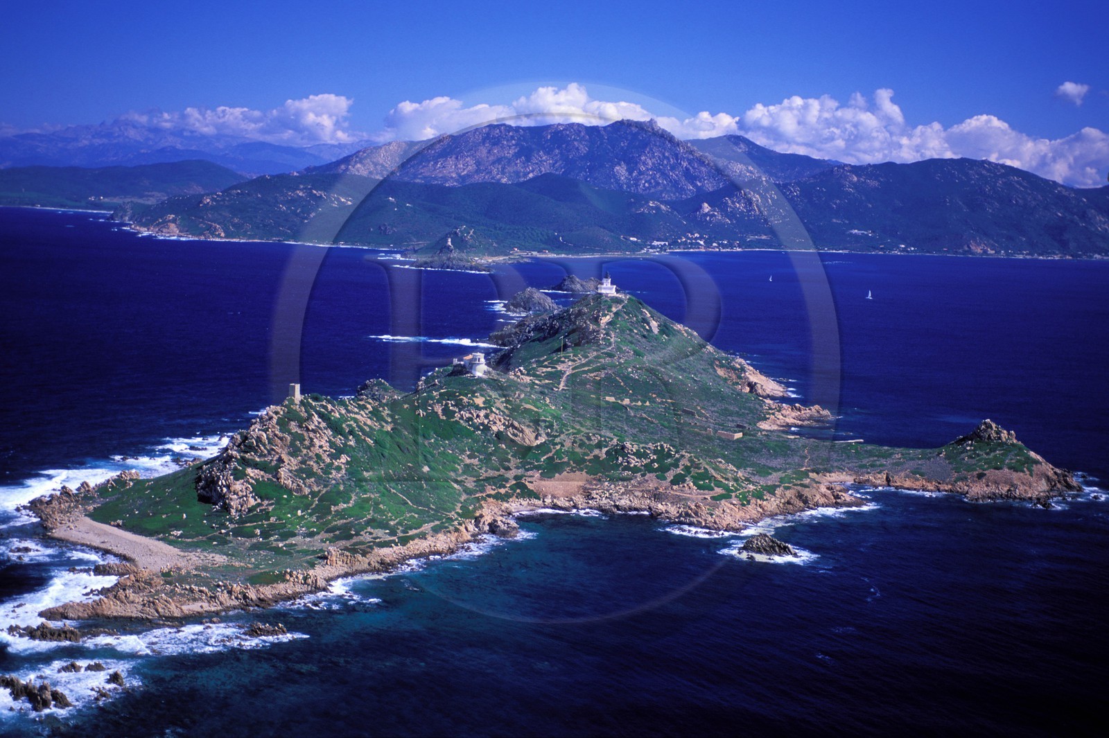 France, Corse-du-Sud (2A), les îles Sanguinaires (phare et tour de la Génoise de la Parata) (vue aérienne)