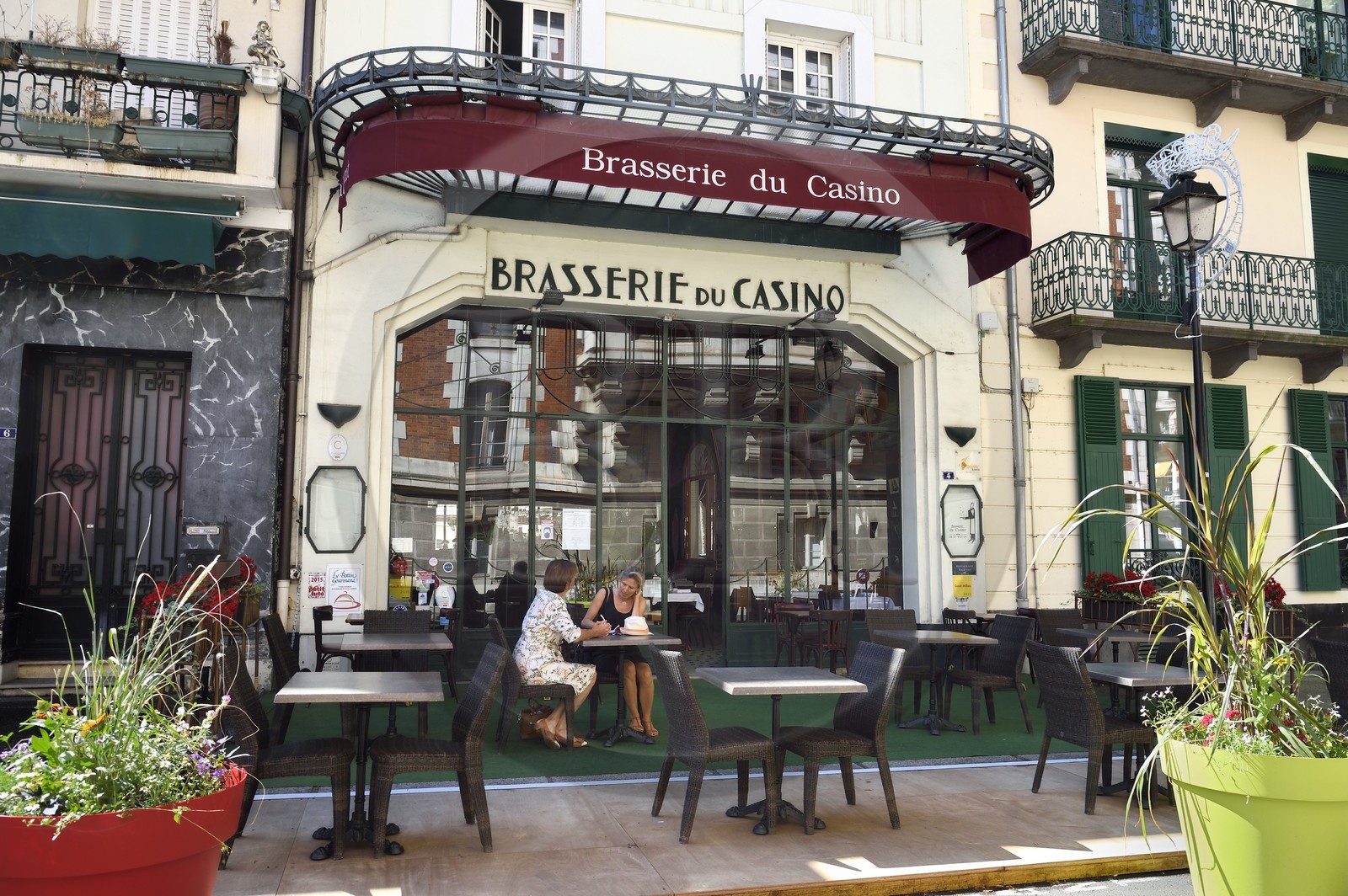 France, Allier (03), Vichy, Brasserie du Casino et des Artistes restaurant with Art Deco decor