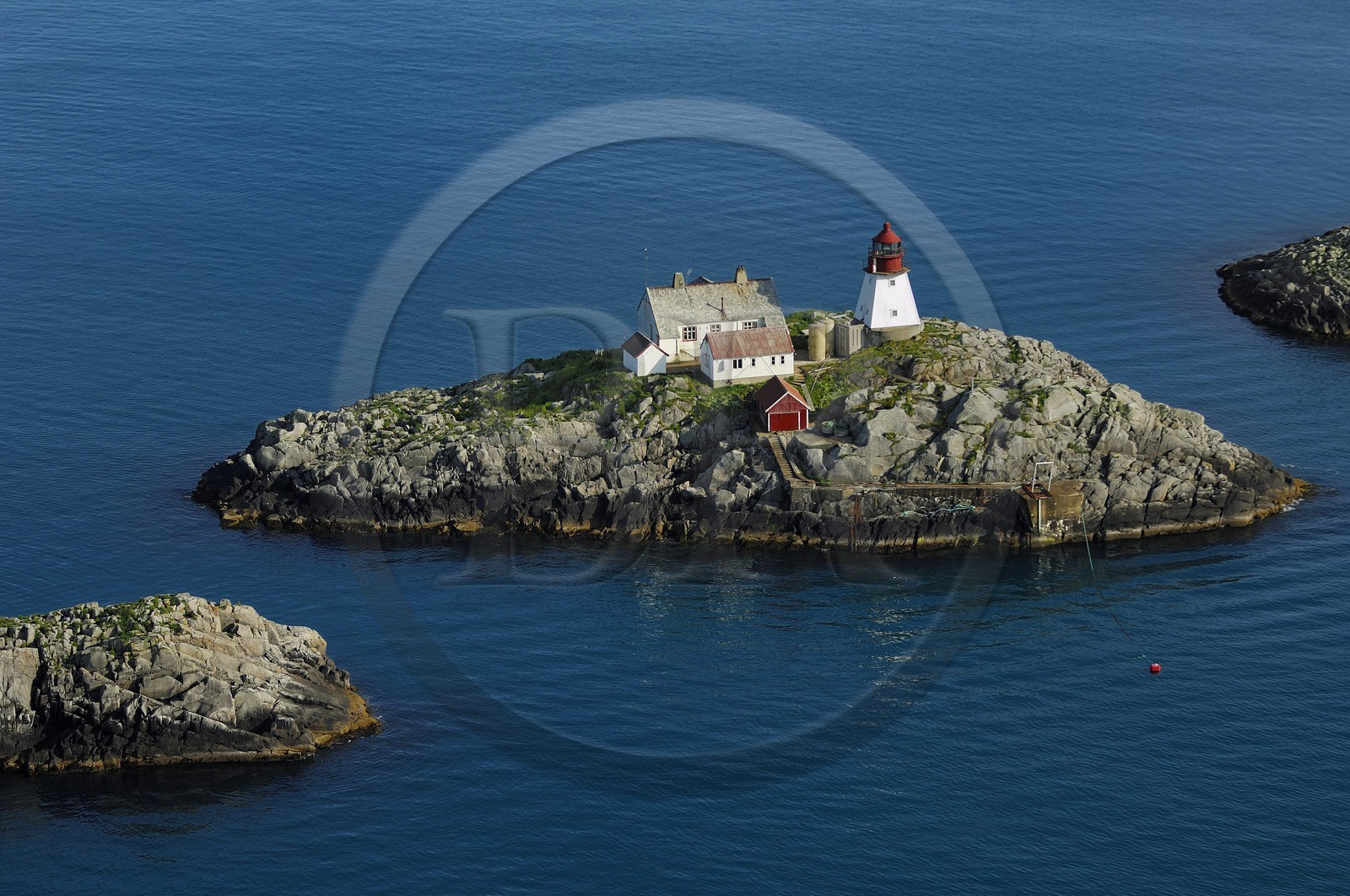 Norvège, Nordland, phare de Moholmen au large des Iles Lofoten (vue aérienne)