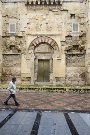 Espagne, Andalousie, Cordoue, centre historique classé Patrimoine Mondial de l'UNESCO, la Mezquita, mosquée-cathédrale, architecture omeyyade de Cordoue, une des portes de l'enceinte