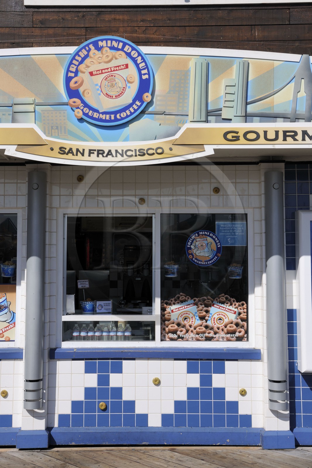 Etats-Unis, Californie, San Francisco, le très touristique Pier 39 sur le port, vendeur de donuts