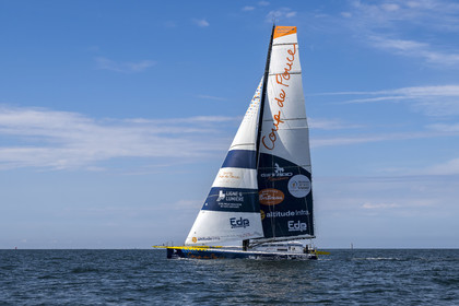 France, Vendée (85), Les-Sables-d'Olonne, le skipper Manuel Cousin en entrainement sur son voilier monocoque de 60 pieds IMOCA Coup de Pouce