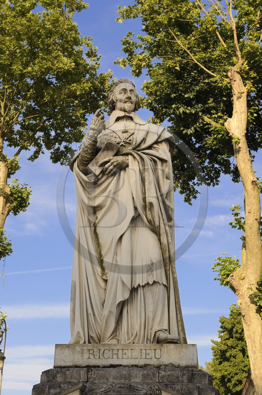 France, Indre-et-Loire (37), ville de Richelieu, statue du cardinal Armand Jean Du Plessis dit Richelieu