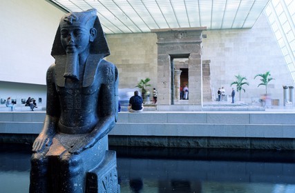 Etats-Unis, New York, Manhattan, Metropolitan Museum of Art, temple de Dendur (Egypte), statue d' Amenhotep III