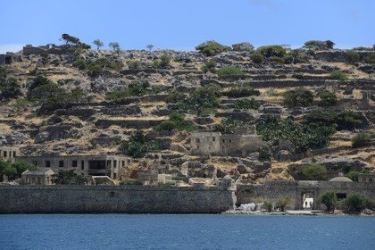 Grèce, Crète, région d'Agios Nikolaos, Elounda, ilot forteresse de Spinalonga (Kalydon), forteresse vénitienne