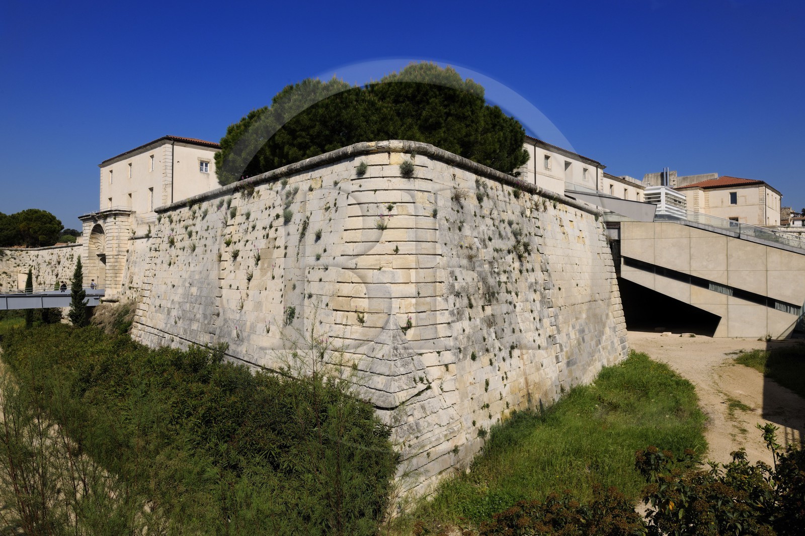 France, Gard (30), Nimes, Citadelle de Vauban édifiée en 1688, puis prison en 1790 et enfin université, faculté de Lettres en 1995
