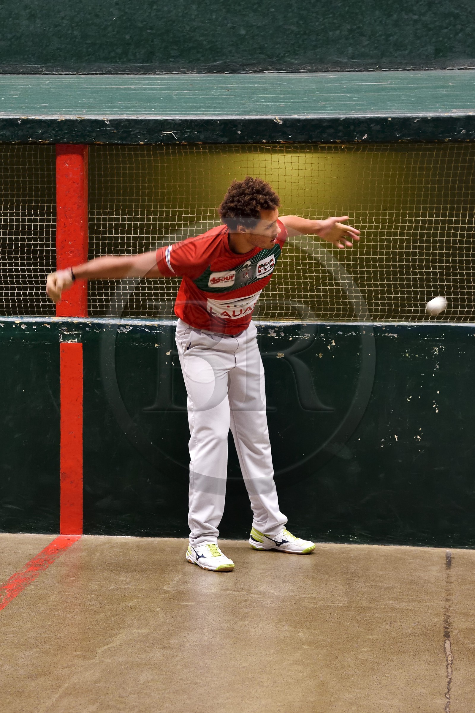 France, Pyrénées-Atlantiques (64), Pays-Basque, Saint-Jean-Pied-de-Port, trinquet Garat, traditionnelle partie de Pelote basque à main nue pour la coupe des Chasseurs
