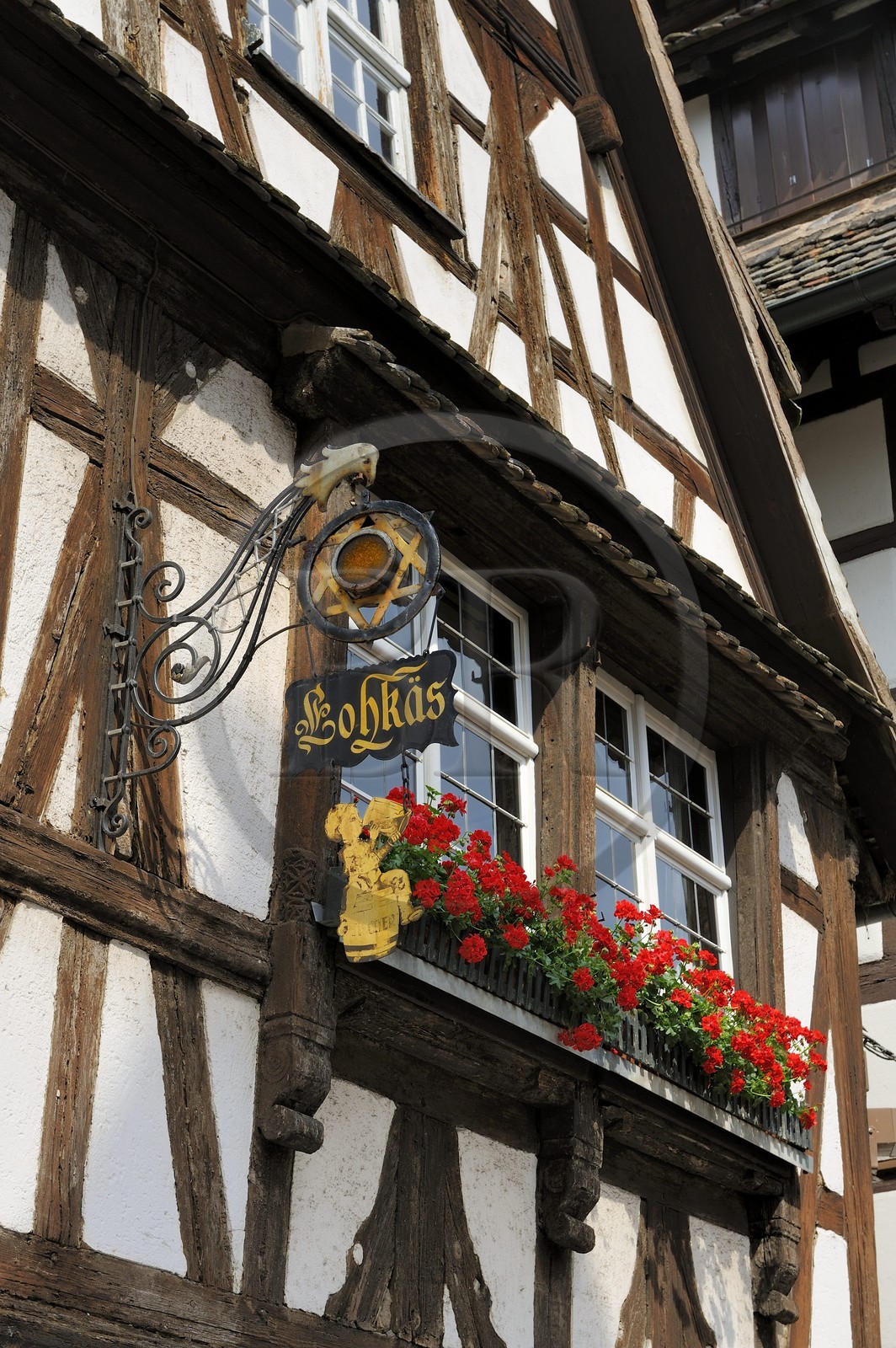 France, Bas-Rhin (67), Strasbourg, quartier de la Petite France, brasserie bierstub dans une maison à colombages