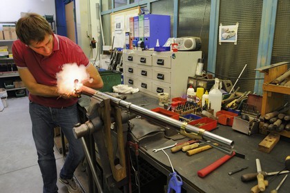 Italie, Lombardie, province de Brescia, Gardone Val Trompia, fabriquant d’armes historiques à chargement par la bouche Davide Pedersoli & C, test d'un fusil