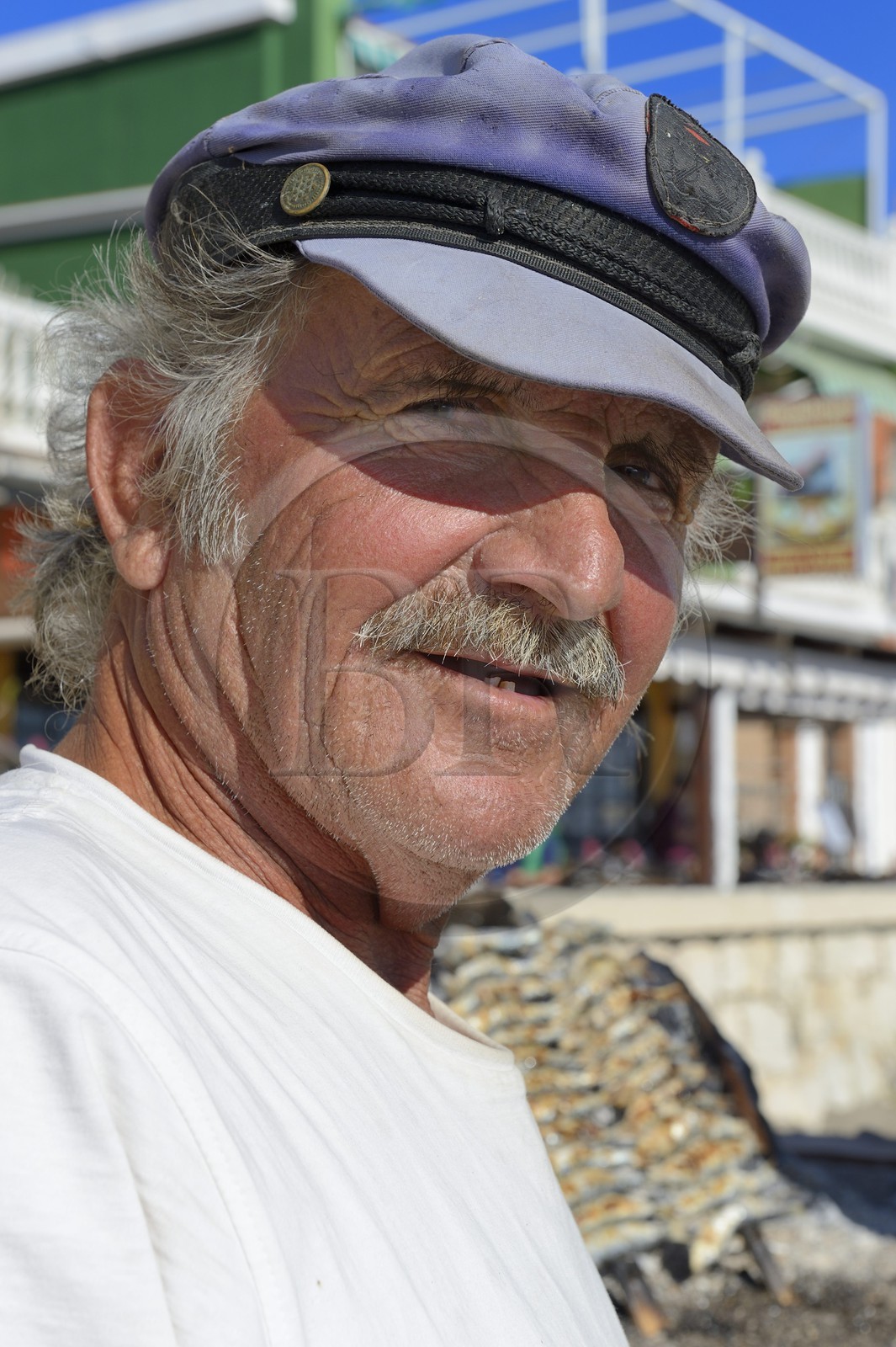Espagne, Andalousie, Malaga, quartier des pêcheurs de Pedregalejo, pêcheur