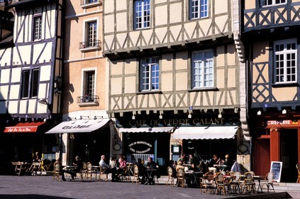 France, Saone et Loire, Châlon sur Saone, half timbering house on Saint Vincent square (main square)