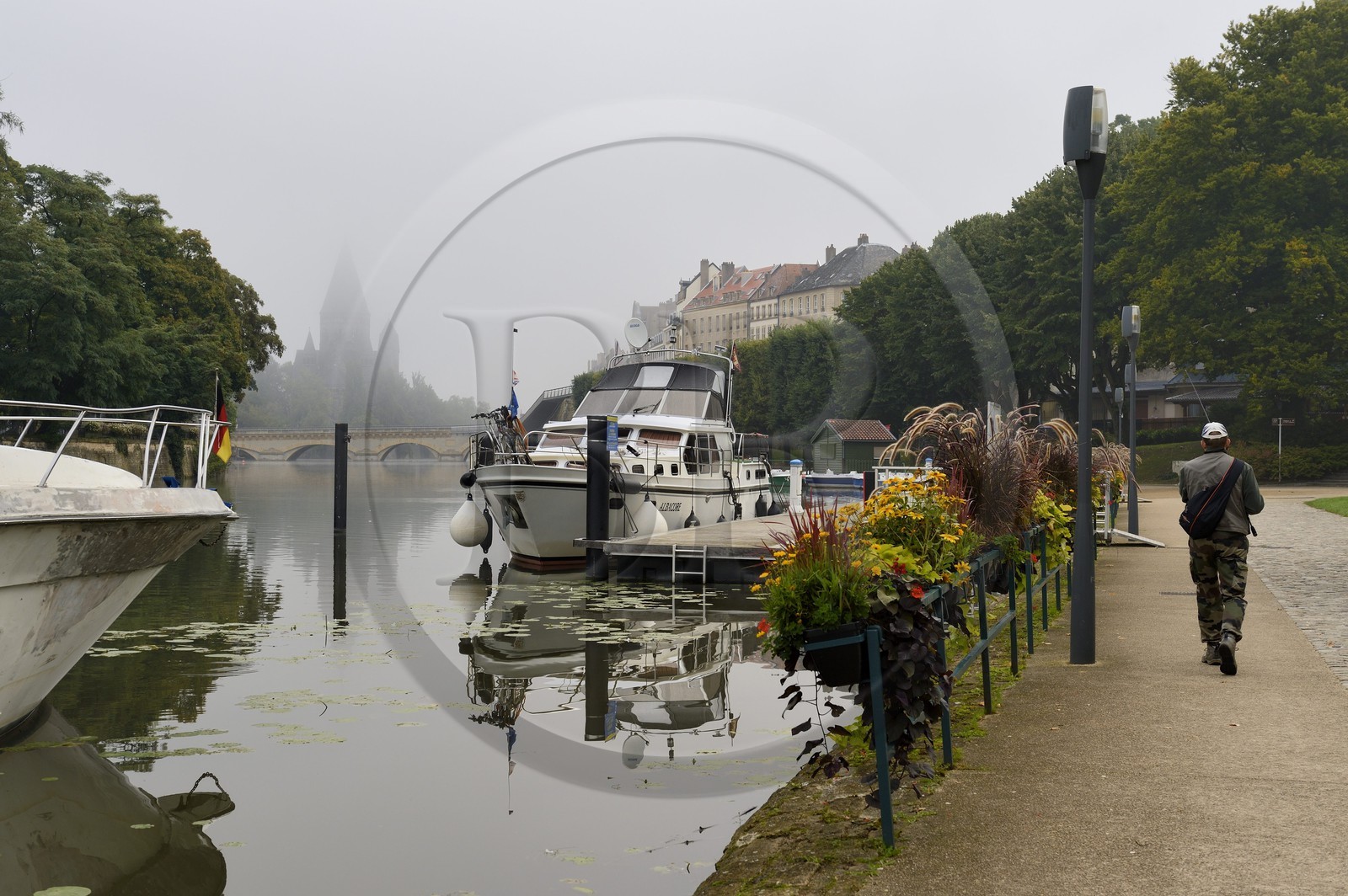 France, Moselle, Metz, Regatta garden along the Moselle River and the Temple Neuf also called Eglise des allemands (the New Temple or Church of the Germans) reformed Prostestant Shrine in the background