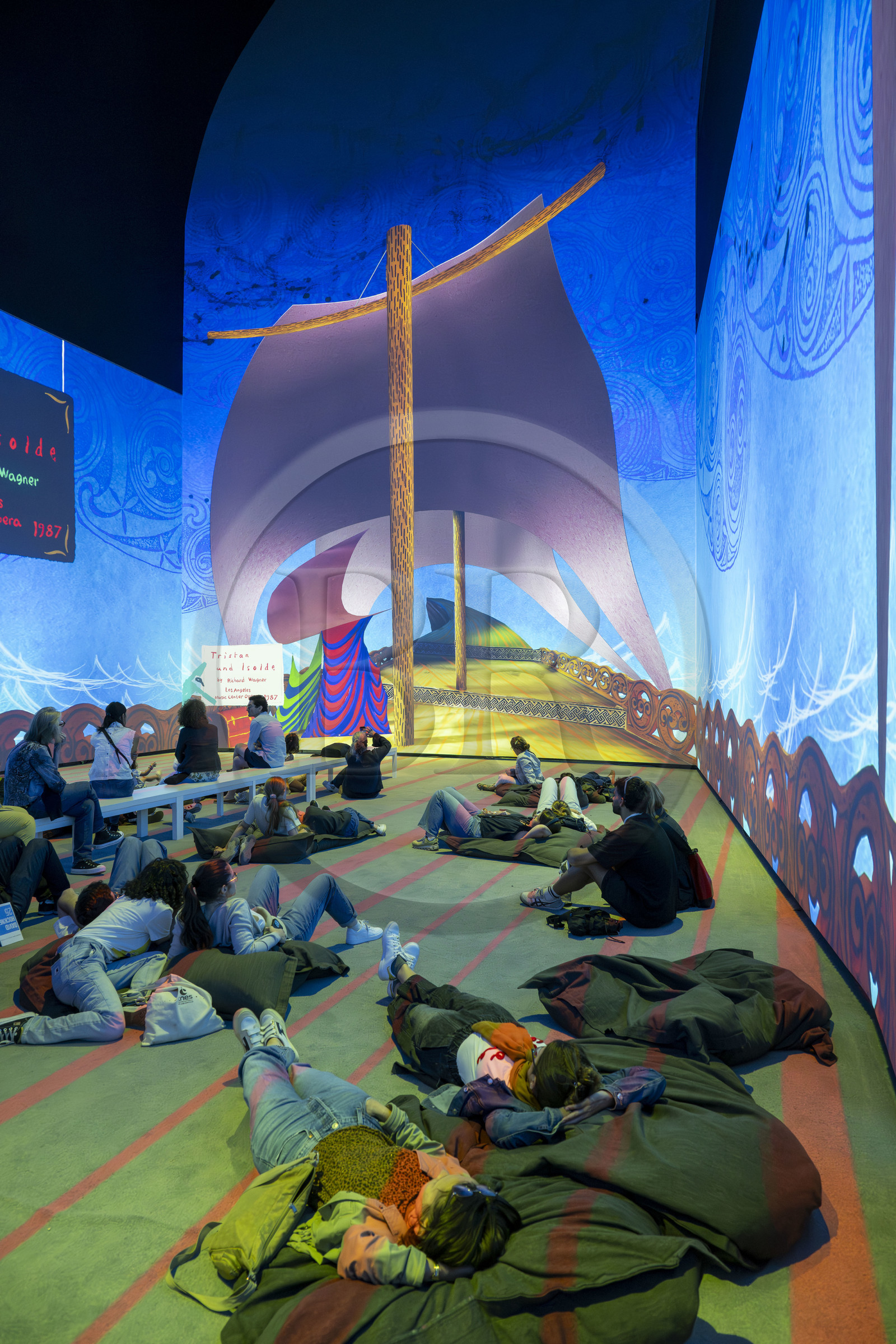 France, Paris (75), Bois de Boulogne, la fondation Louis Vuitton de l'architecte Frank Gehry, exposition David Hockney 25, Hockney Peint l'Opéra, réadaptation musicale et visuelle conçue spécialement pour cette salle à partir de ses dessins et décors pour différents opéras