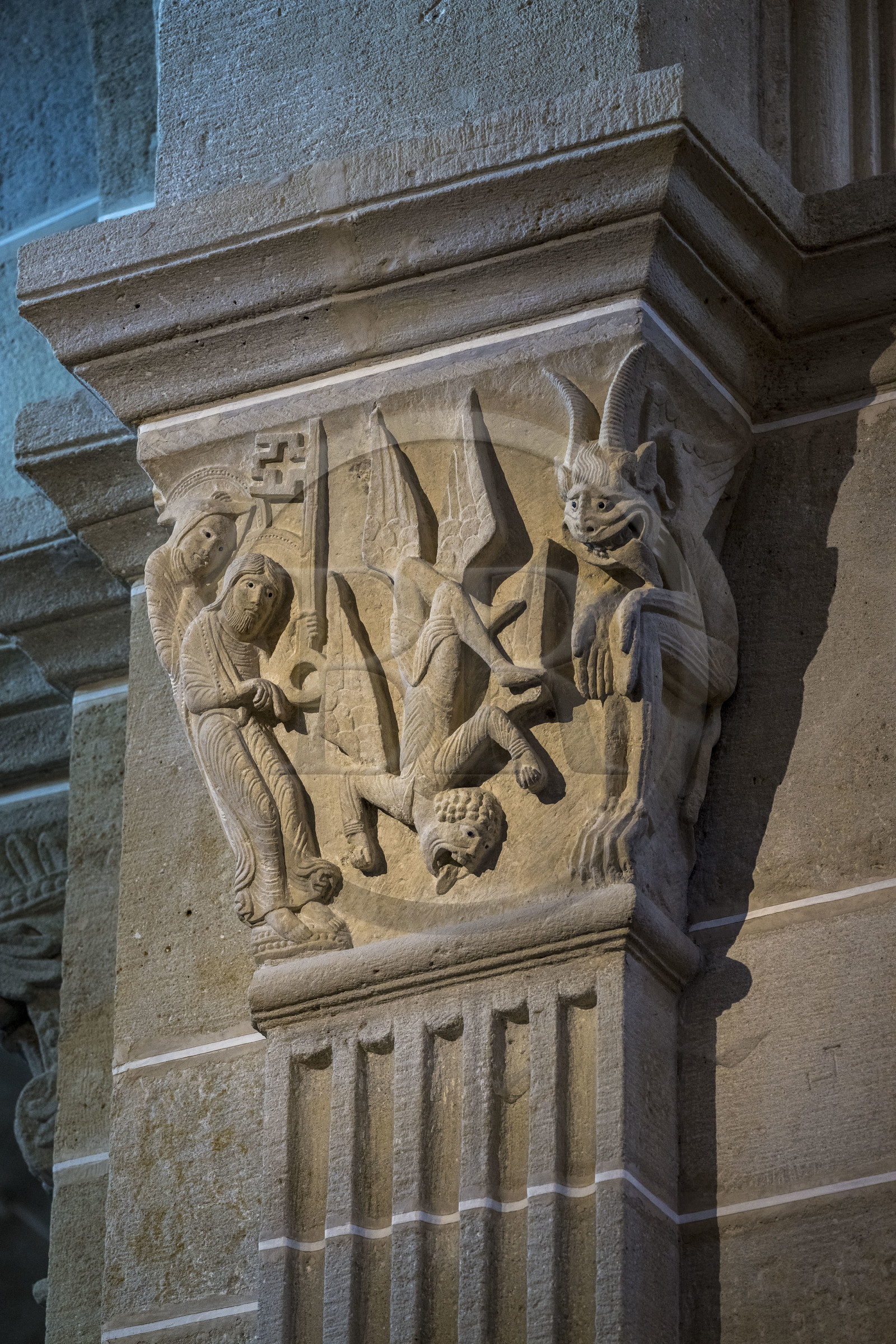 France, Saone et Loire, Autun, Saint Lazarus Cathedral, one of the historiated capitals adorns the columns of the central nave, the fall of Simon Magus
