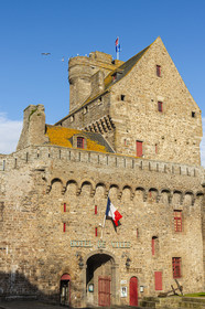 France, Ille-et-Vilaine (35), Côte d'Emeraude, Saint-Malo, l'hotel de ville situé dans le chateau