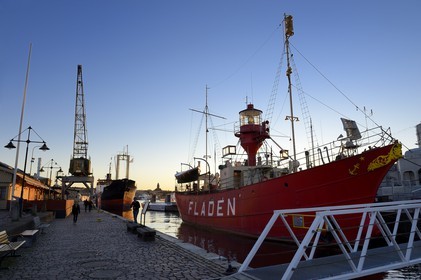 Suède, Västra Götaland, Göteborg (Gothenburg),  la flotte de bareau Maritiman dans le vieux port, le bateau-phare n°29 le Fladen a été construit en 1915 au chantier naval Bergsund à Stockholm