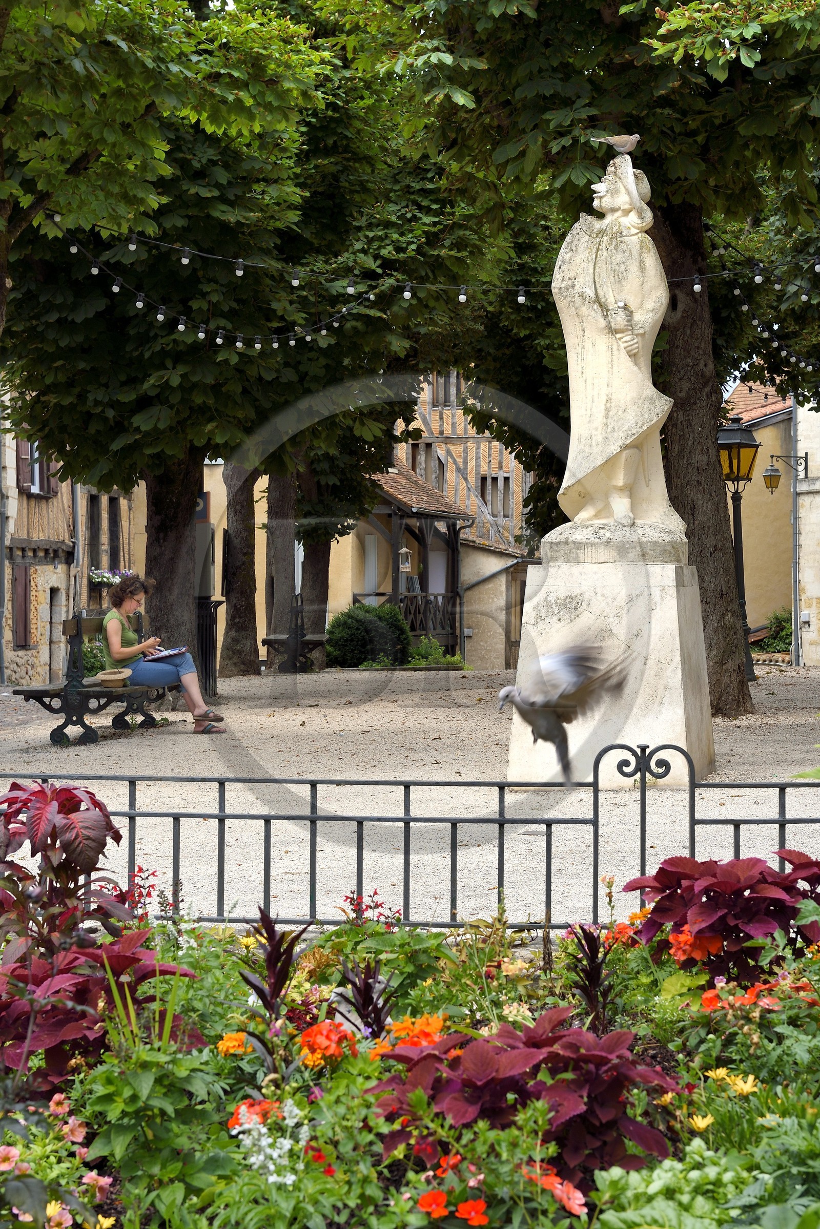 France, Dordogne (24), Périgord Pourpre, Bergerac, place de la Myrpe, statue de Cyrano de Bergerac
