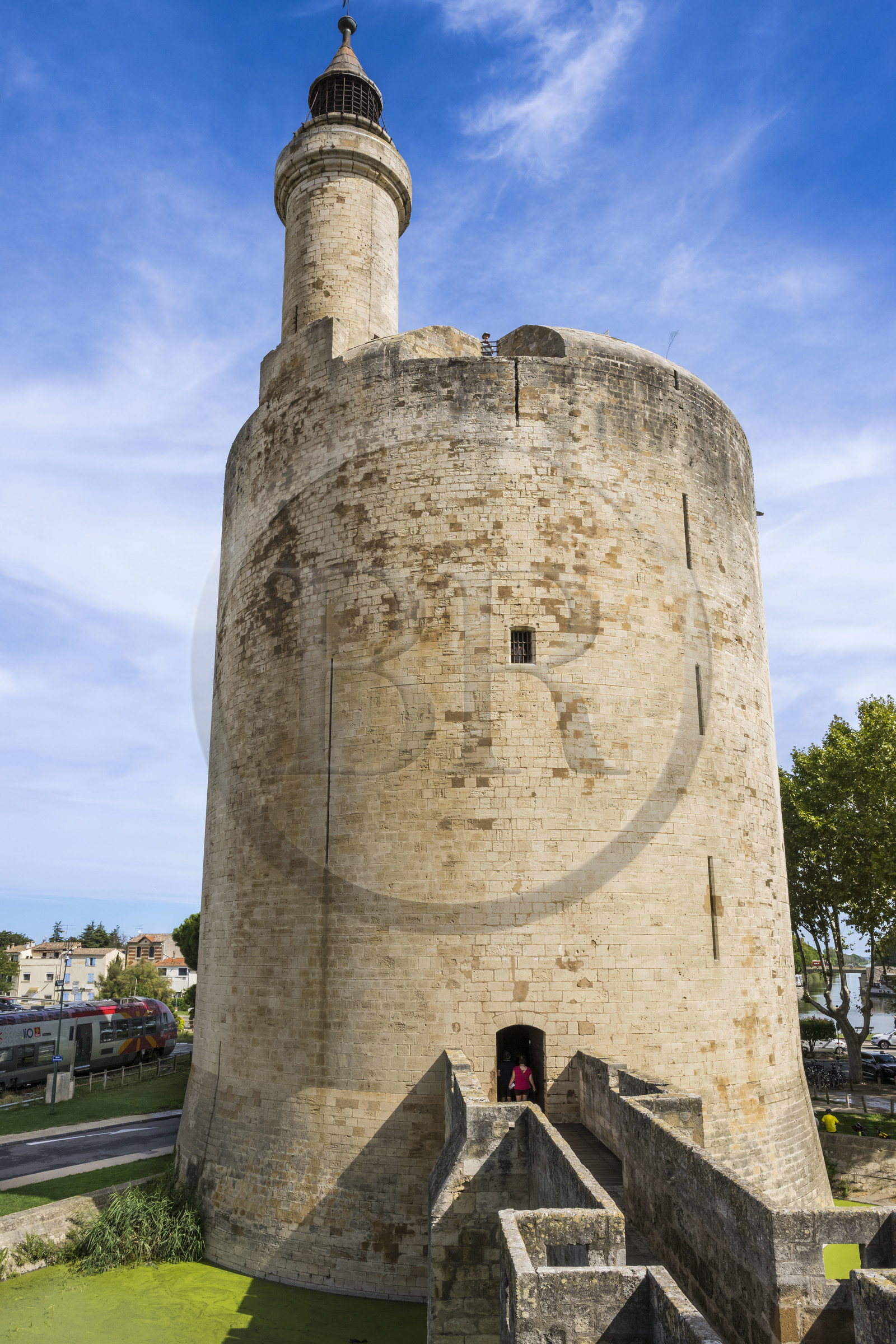 France, Gard (30), Aigues-Mortes, la Tour de Constance en bordure des remparts