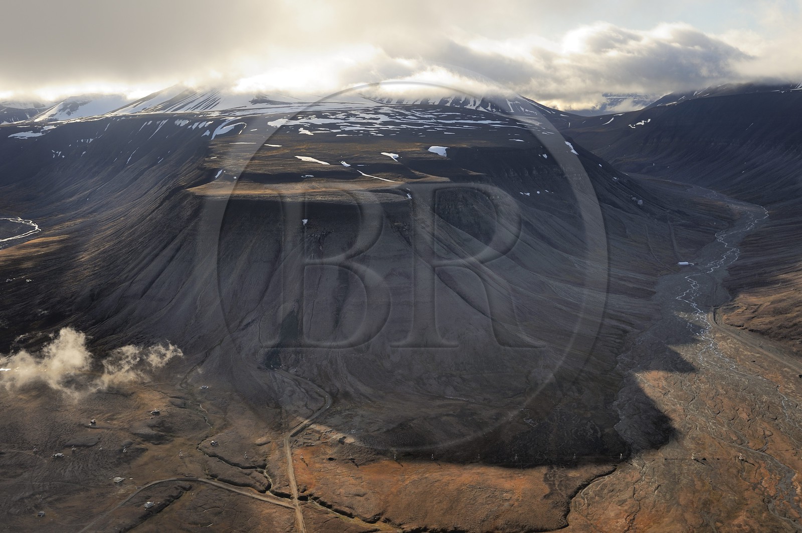 Norvège, Svalbard (Spitzberg), Longyearbyen (vue aérienne)