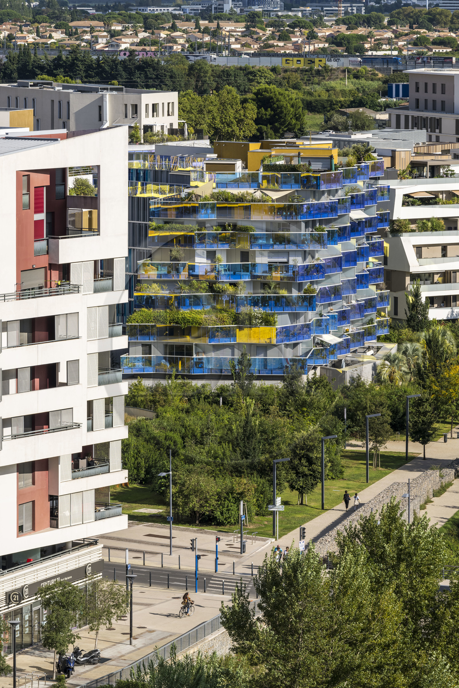 France, Hérault (34), Montpellier, quartier Richter, les rives du Lez, la résidence Koh-I-Noor conçu par l'architecte Bernard Bühler (avec les balcons bleus)