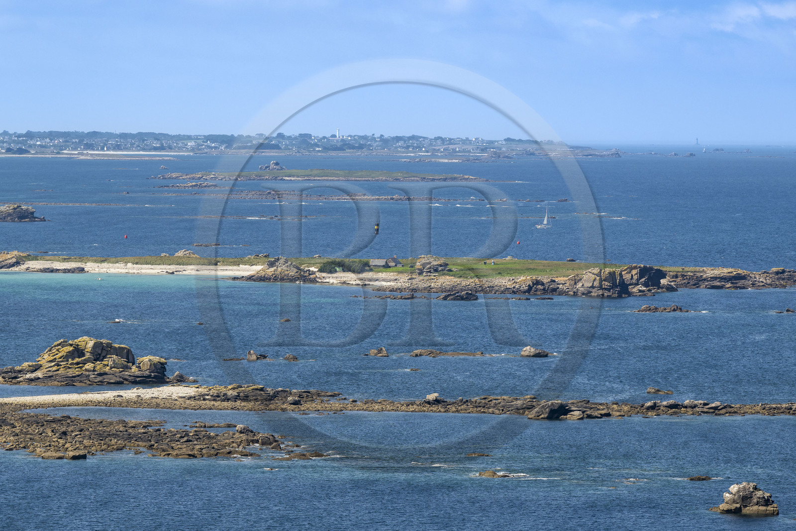 France, Finistère (29), Pays des Abers, iles dans l'estuaire de l'Aber Wrac'h vu depuis l'Ile Vierge
