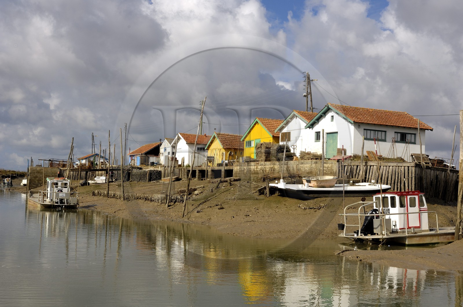 France, Charente-Maritime (17), Ile d'Oléron, le chenal d'Ors, port ostréicole