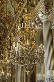 France, Paris (75), Opéra Garnier, lustre dans le Grand Foyer