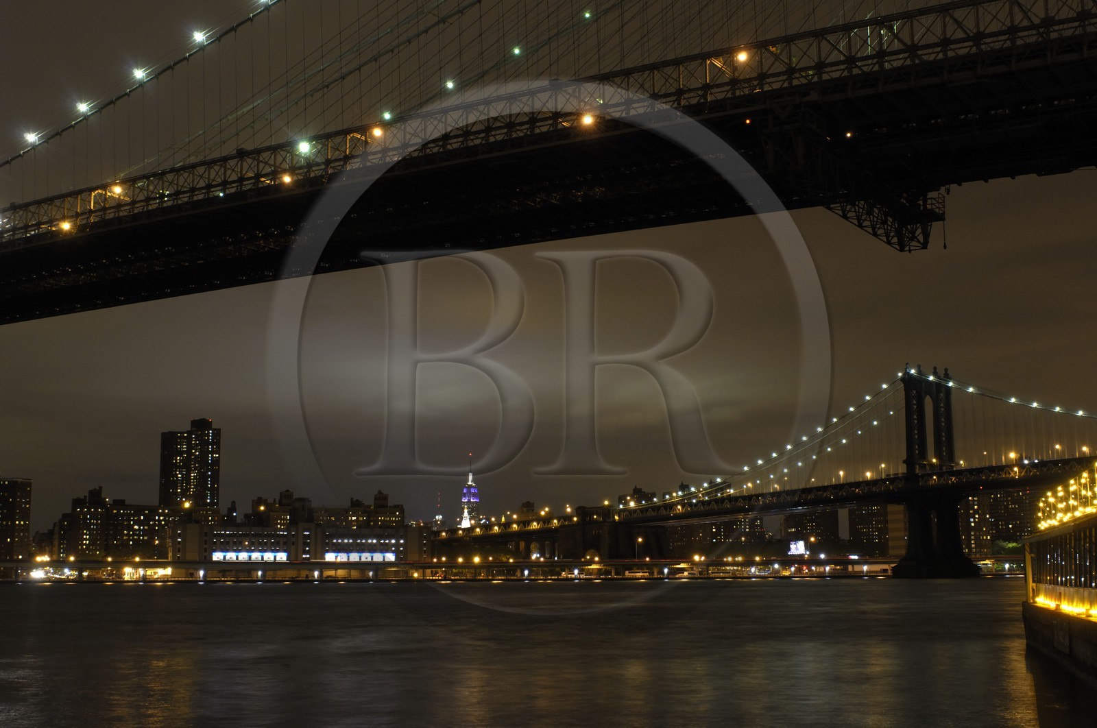 Etats-Unis, New York, Manhattan, le Pont de Manhattan sous le Pont de Brooklyn