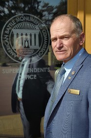 France, Calvados (14), Colleville-sur-Mer, plage du débarquement de Omaha Beach, Scott Desjardins, superintendant du cimetière américain