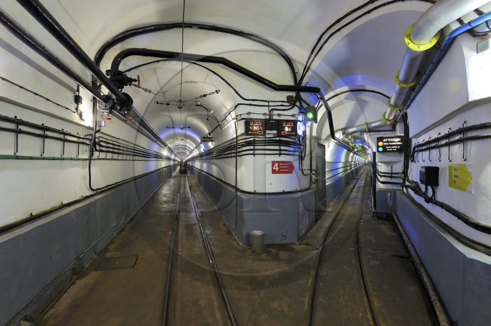 France, Bas-Rhin (67), Hunspach, la Ligne Maginot, le fort de Schoenenbourg, bifurcation de la galerie souterraine principale faisant plus d'1km