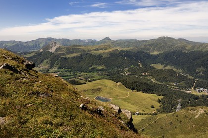 France, Cantal (15), monts du Cantal, Parc Naturel Régional des Volcans d' Auvergne, la station de montagne Super Lioran au sommet du Plomb du Cantal (1855m)