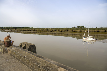 France, Charente-Maritime (17), Rochefort, les rives de la Charente en bordure de la Corderie Royale