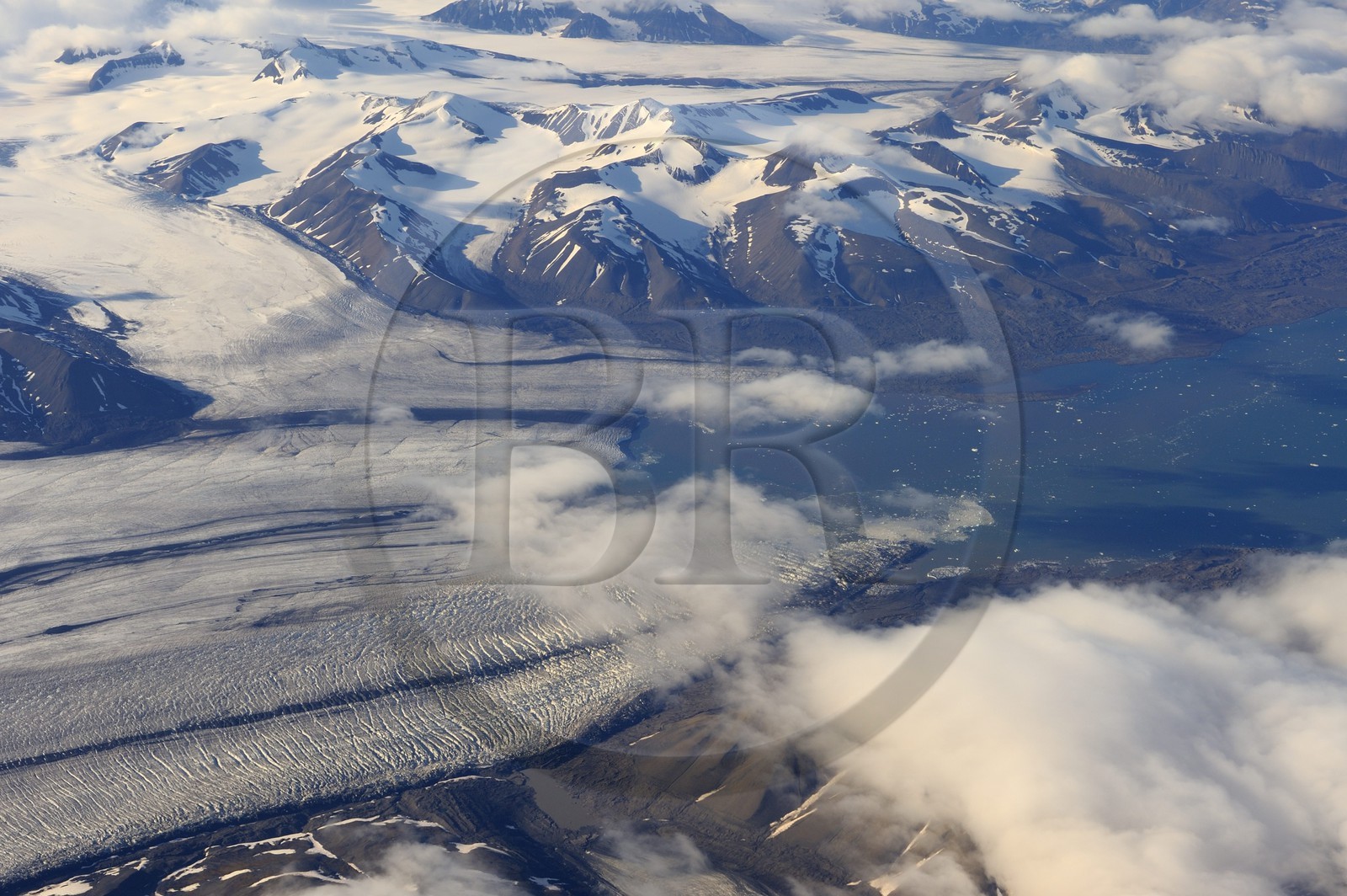 Norvège, Svalbard, glacier de la région sud du Spitzberg (vue aérienne)
